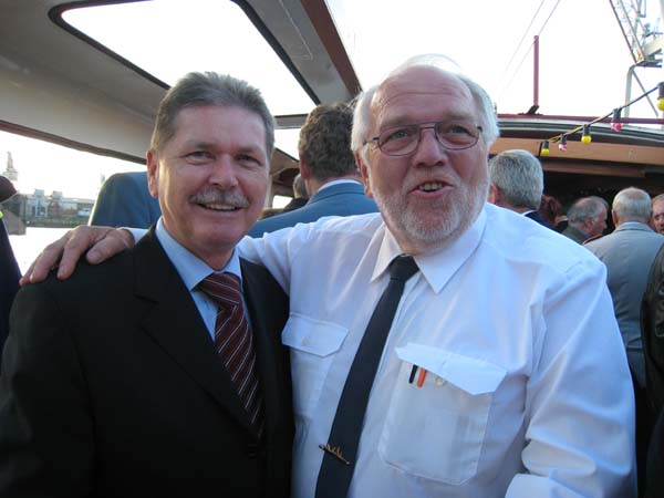 THW-Vizeprsident Rainer Schwierczinski und Bernd Balzer.